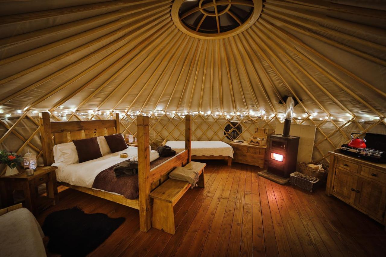 Secret Cloud House Holidays Luxury Yurts With Hot Tubs Cauldon ภายนอก รูปภาพ